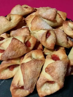 Una foto de Cuernitos de membrillo casero
