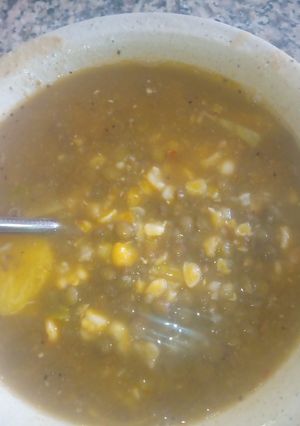 Una foto de Sopa de lentejas con maíz pilao