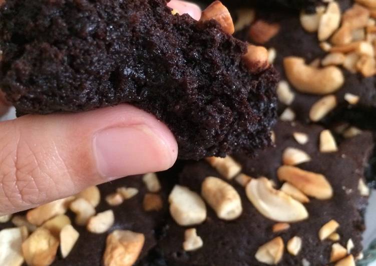Cara Gampang Menyiapkan Fudgy Brownies (with rhum added) yang Enak Banget