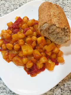 Una foto de Garbanzos salteados con verduras