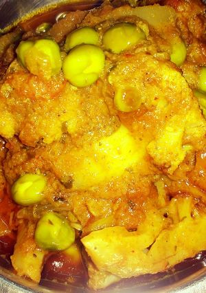 A picture of Aloo matar gobhi.