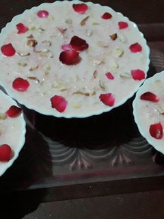 राइस खीर रोज फ्लेवर में (Rice kheer rose flavour mein recipe in Hindi) रेसिपी मुख्य फोटो