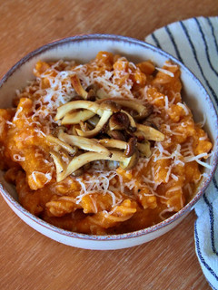 Una foto de Pasta con salsa de calabaza