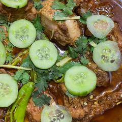 A picture of Chicken shinwari karhaii.