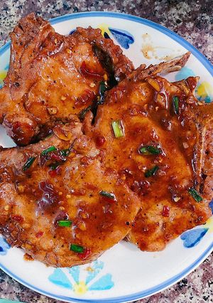 Hình của món Sườn cốt lết rim.