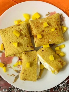A picture of Mango crepes.