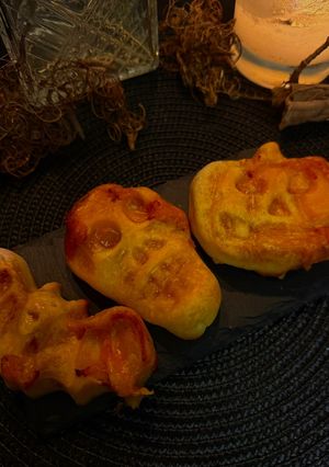 Una foto de Mini pizzas monstruosas (Mini calzone) - Adviento Halloween