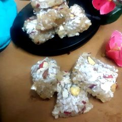 A picture of Apple coconut burfi.