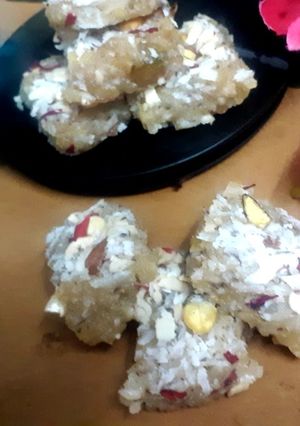 A picture of Apple coconut burfi.