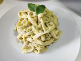 Fettuccini con pesto de alcachofa