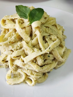 Una foto de Fettuccini con pesto de alcachofa