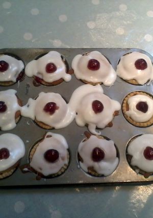 A picture of Bakewell tarts.