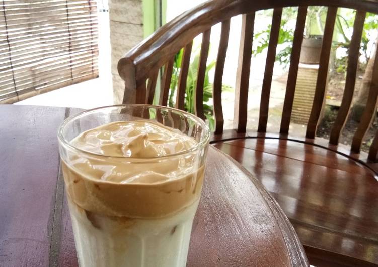 Resep Dalgona Coffee yang lagi viral yang Bikin Ngiler