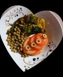 Salteado de vegetales con cúrcuma y topping mediterráneo