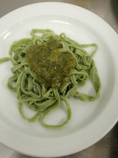 Una foto de Pasta fresca de acelgas con pesto
