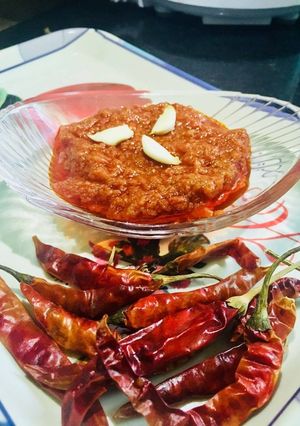 तीखी मिर्च लहसुन सॉस मोमोस के लिए (Spicy Chilli Garlic Sauce For Momos recipe in hindi) रेसिपी मुख्य फोटो