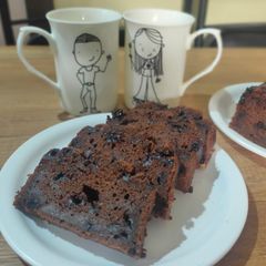 A picture of Banana chocochip cake.