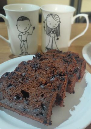 A picture of Banana chocochip cake.