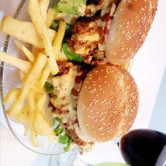 A picture of Zinger burger.