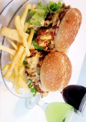 A picture of Zinger burger.