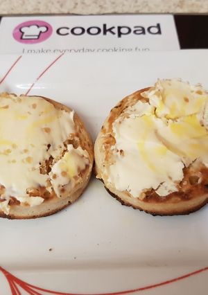 A picture of My Crumpet Breakfast. 😍.