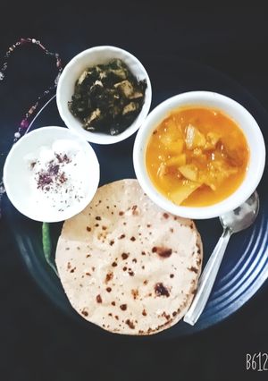 सिंपल पौष्टिक थाली (Simple poshtik thali recipe in hindi) रेसिपी मुख्य फोटो
