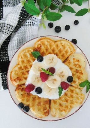 O poză a rețetei Vafe cu dovlecei și mozzarella.