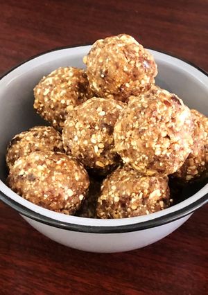 A picture of Date Puffed Rice Balls.