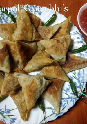 A picture of Punjabi samosa.