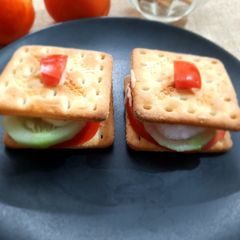 A picture of Crackers Sandwiches.