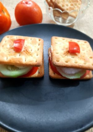 A picture of Crackers Sandwiches.