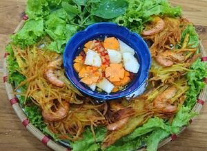 Hình của món Bánh tôm khoai lang chiên giòn.