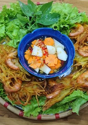 Hình của món Bánh tôm khoai lang chiên giòn.