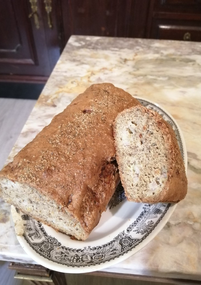 Una foto de Pan dulce de semillas y plátano