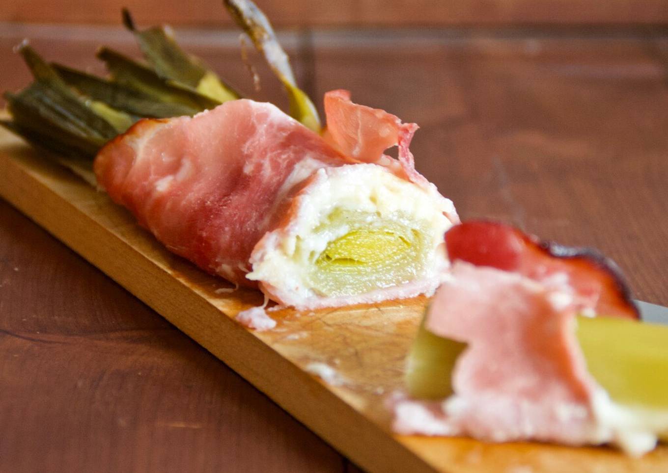 Poireaux béchamel entourés de jambon