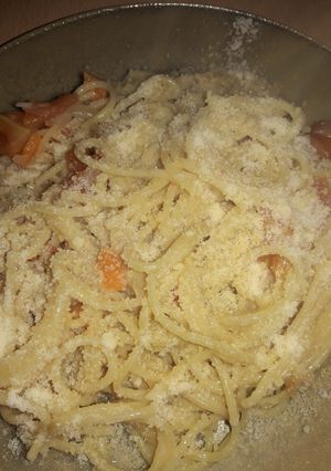 Una foto de Pasta con lo que hay en casa