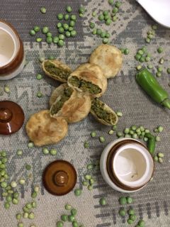 લીલવાની કચોરી(Lilva kachori recipe in Gujarati) રેસીપી મુખ્ય ફોટો