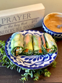 Una foto de Rollos primavera con salsa Thai