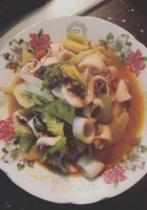 Hình của món Mực xào dứa hành tây.