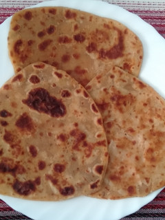 પરોઠા (Paratha Recipe In Gujarati) રેસીપી મુખ્ય ફોટો