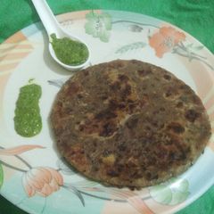 A picture of Left over masoor di dal da paranthe nal dhaniye di chatni.