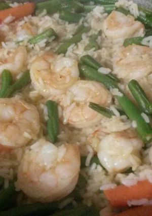 A picture of Shrimp and green beans risotto .