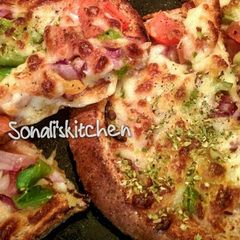 A picture of Hommade bread pizza.