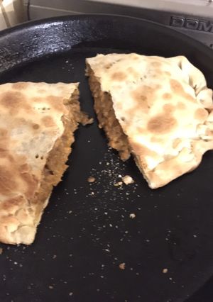 Una foto de Calzon de carne y calabaza