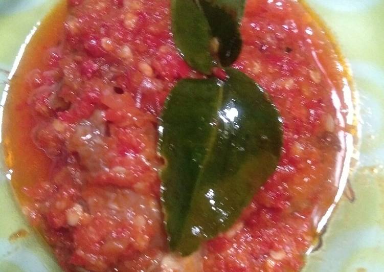 Resep Ayam goreng sambal merah yang Bisa Manjain Lidah
