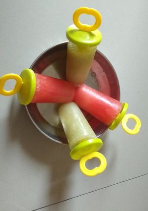 તડબૂચ & દ્રાક્ષ કેન્ડી (watermelon & grapes candy recipe In Gujarati) રેસીપી મુખ્ય ફોટો