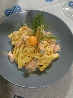 Una foto de Tagliatelle al salmone e vodka