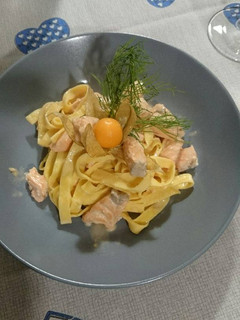 Una foto de Tagliatelle al salmone e vodka