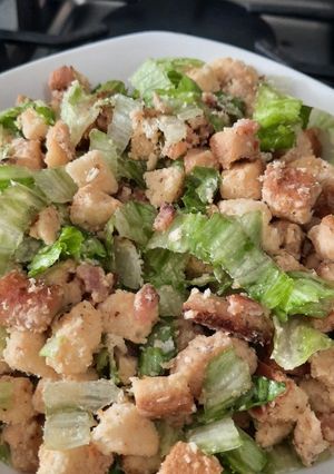 Una foto de Ensalada César con pollo