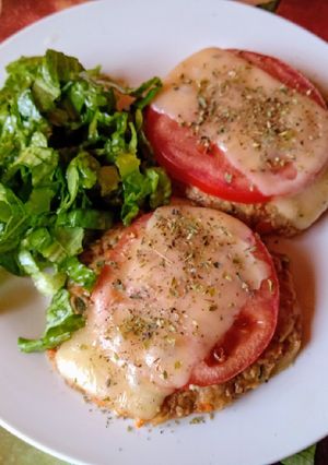 Una foto de Hamburguesas de jurel a la napolitana horneadas